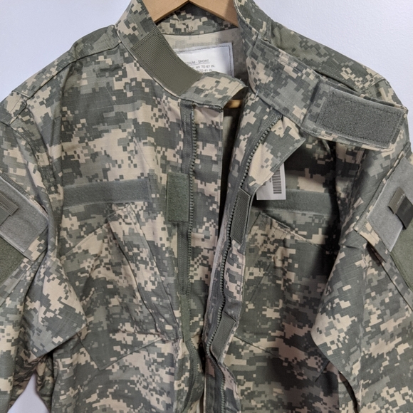 U.S. ARMY Combat Uniform Digital Camo Jacket - Picture 5 of 9